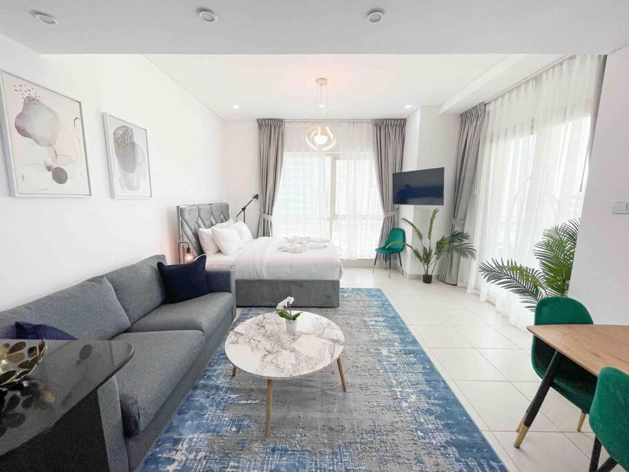 Apartment Royal Oceanic In Jbr By Happy Season Dubai