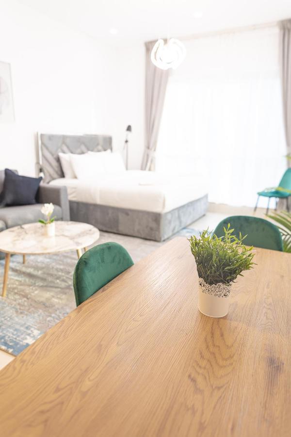 Apartment Royal Oceanic In Jbr By Happy Season *