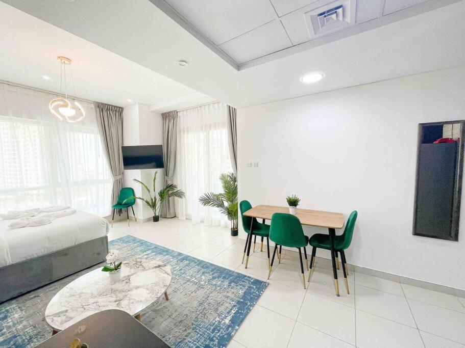 Apartment Royal Oceanic In Jbr By Happy Season Dubai