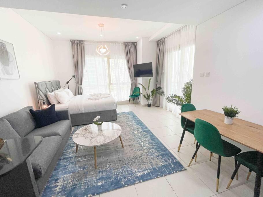 Royal Oceanic In Jbr By Happy Season Dubai