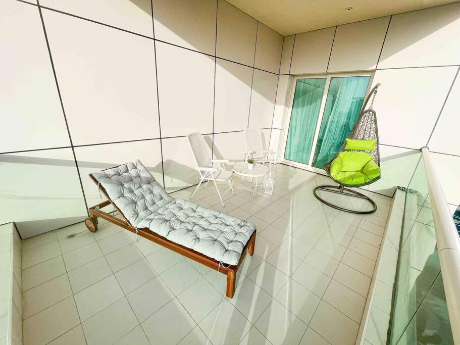 Apartment Royal Oceanic In Jbr By Happy Season *