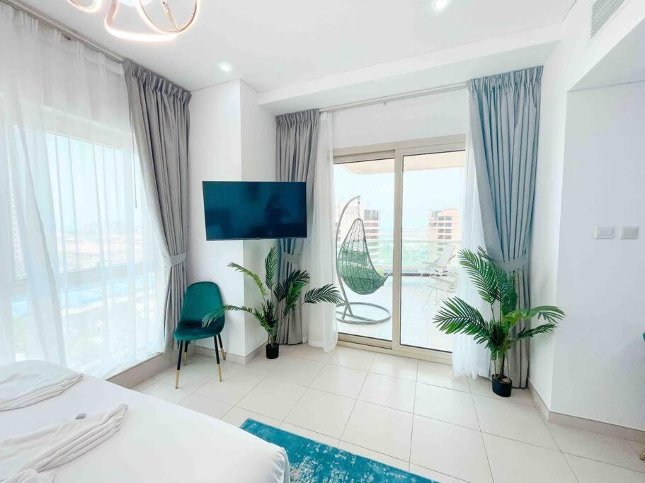 Royal Oceanic In Jbr By Happy Season Apartment