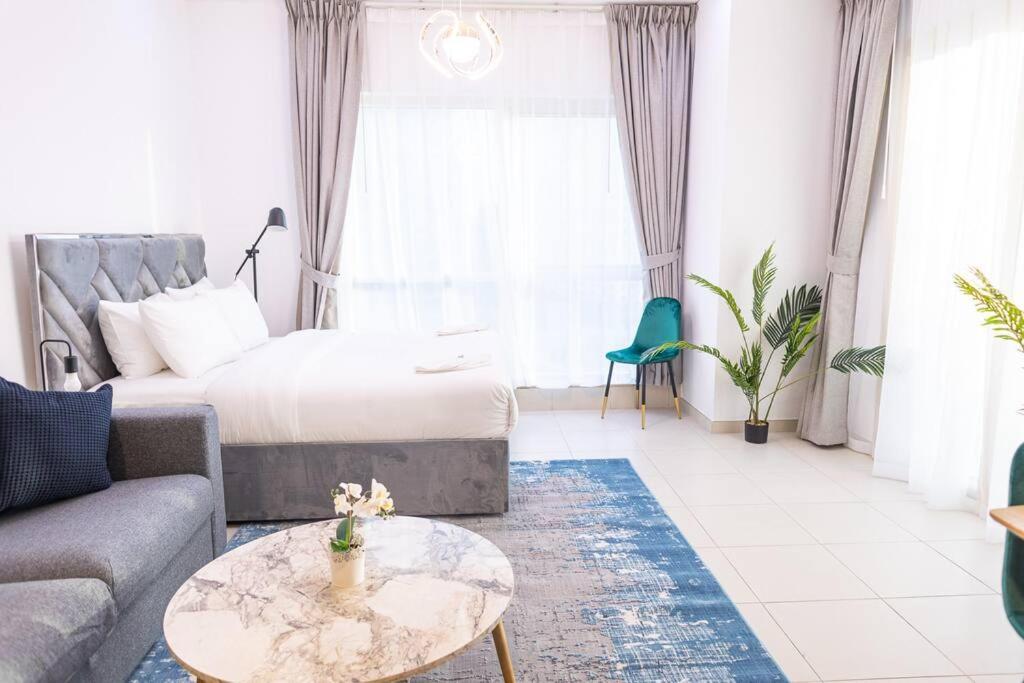 Apartment Royal Oceanic In Jbr By Happy Season