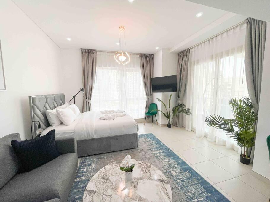 Royal Oceanic In Jbr By Happy Season * Dubai
