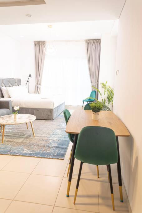 Apartment Royal Oceanic In Jbr By Happy Season