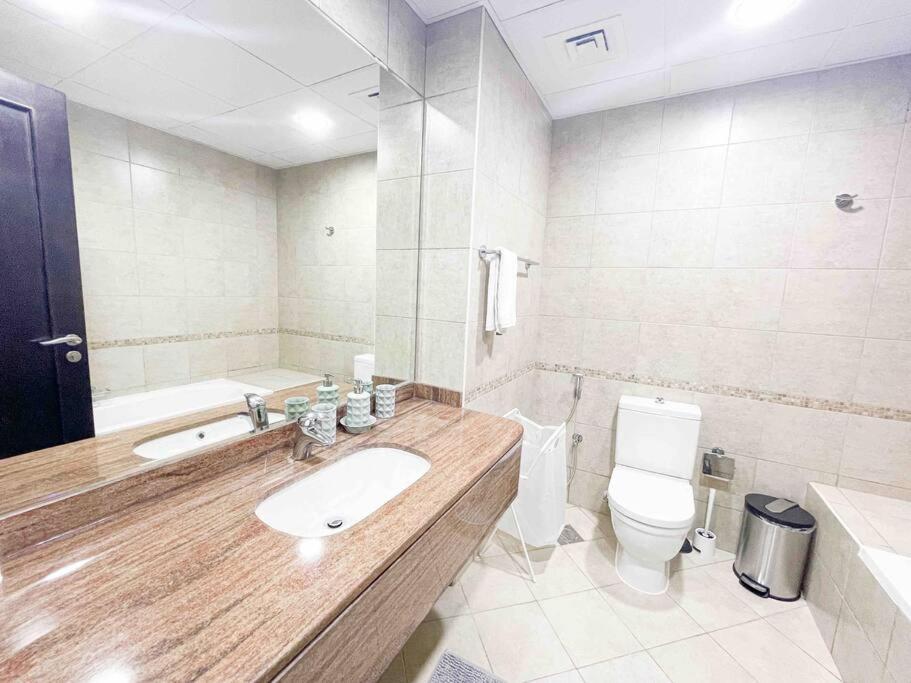 Royal Oceanic In Jbr By Happy Season Apartment